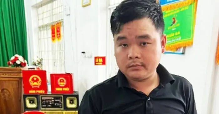 giật dây chuyền vàng