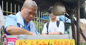 Chủ xe bánh rán