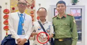 trao trả đồng hồ Rolex trị giá 5.000 USD