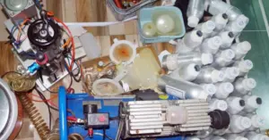 sản xuất hơn 20.000 chai nước hoa giả trị giá