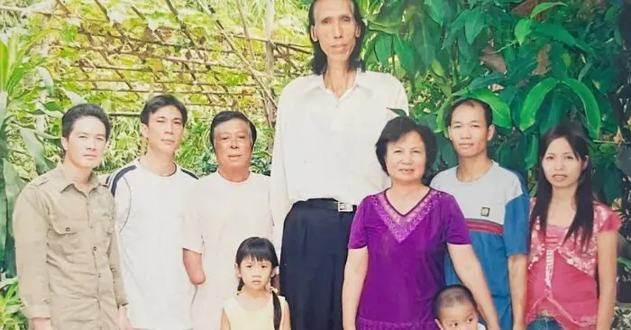 Người đàn ông cao 2,28m