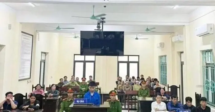 Nam sinh đánh bạn