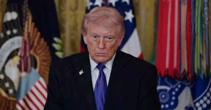 Ông Trump cảnh báo làn sóng tấn công lớn nhất sắp đến Iran