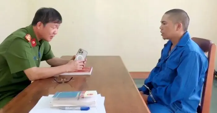 Người đàn ông siết cổ đổ xăng dọa đốt vợ