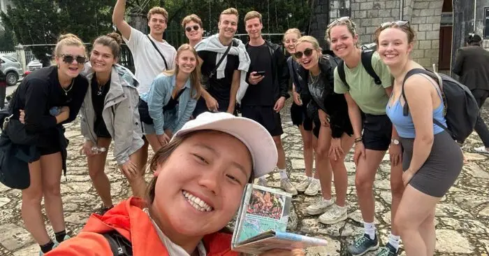 Cô gái Sa Pa nói tiếng Anh như gió