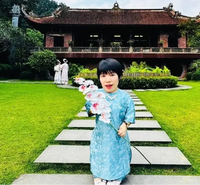 nữ giám đốc cao 86cm