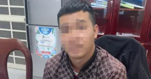 Nam thanh niên chặn đầu taxi
