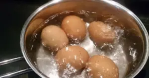 mẹo luộc trứng, bóc vỏ trứng nhanh