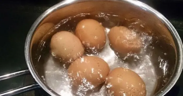 mẹo luộc trứng, bóc vỏ trứng nhanh