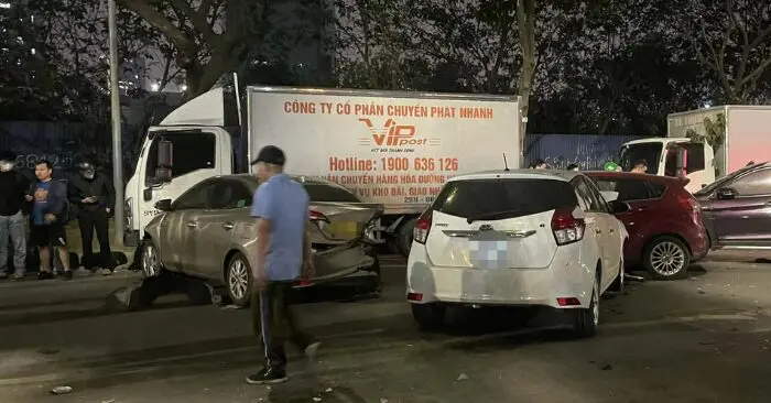 tai nạn liên hoàn Nguyễn Chánh Hà Nội