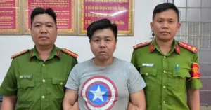 tài xế xe ôm đập phá vali