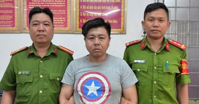 tài xế xe ôm đập phá vali