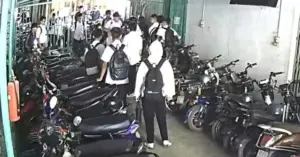 nam sinh bị đánh hội đồng