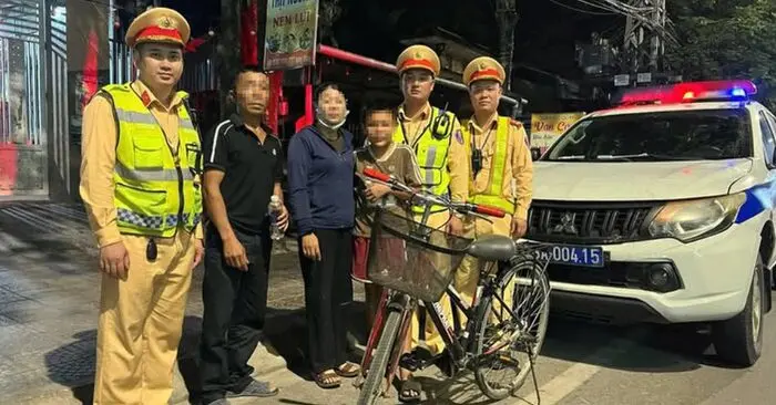 đạp xe xuyên đêm
