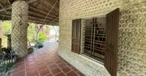 Gian thờ 70.000 chai nhựa