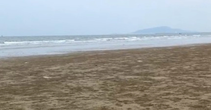 tìm kiếm hai cháu bé