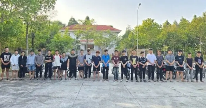 Khởi tố nhóm đua xe