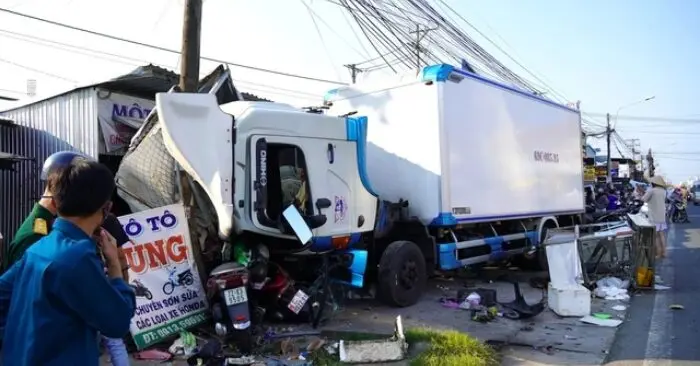 Xe tải mất lái