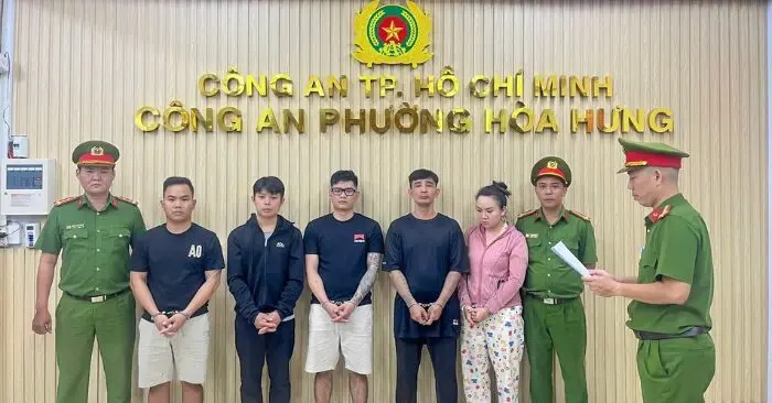 nhóm người đánh nhau