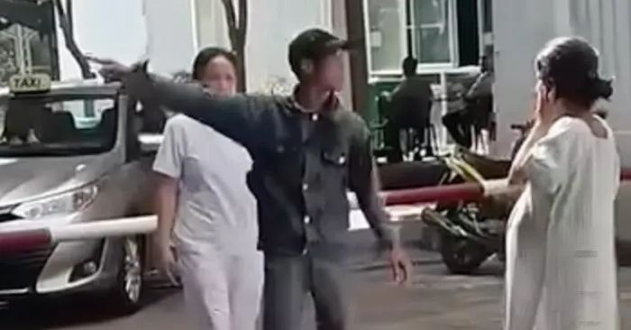 Sản phụ bị tát