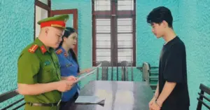 mượn xe máy mang đi cầm cố