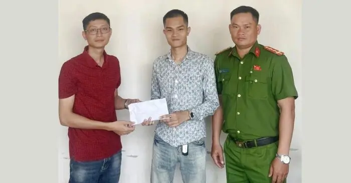 Trả lại tiền nhặt được