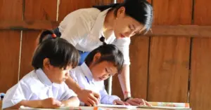 bữa cơm bán trú