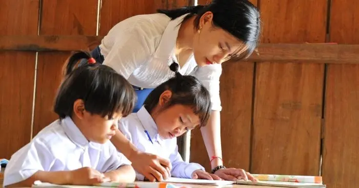 bữa cơm bán trú