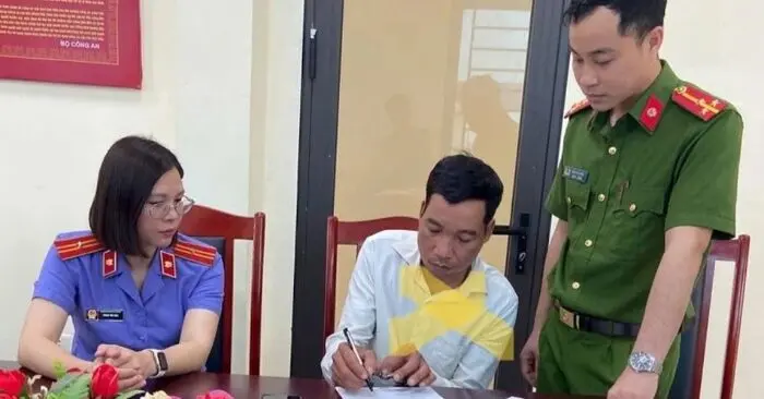 Khởi tố