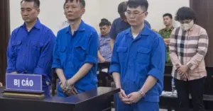 nhận hối lộ