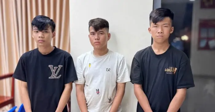 Nhóm cướp tài sản trong đêm