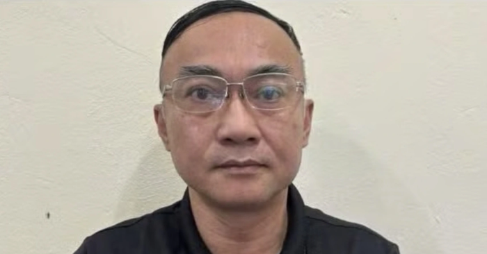 hành hung hàng xóm