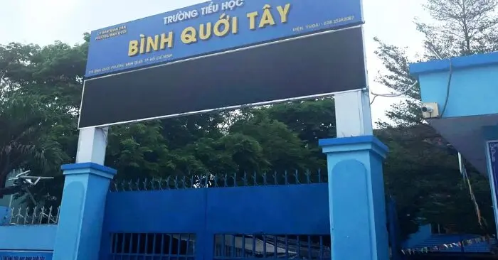 hơn 40 học sinh