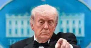 Tổng thống Donald Trump tính kéo dài phong tỏa Iran
