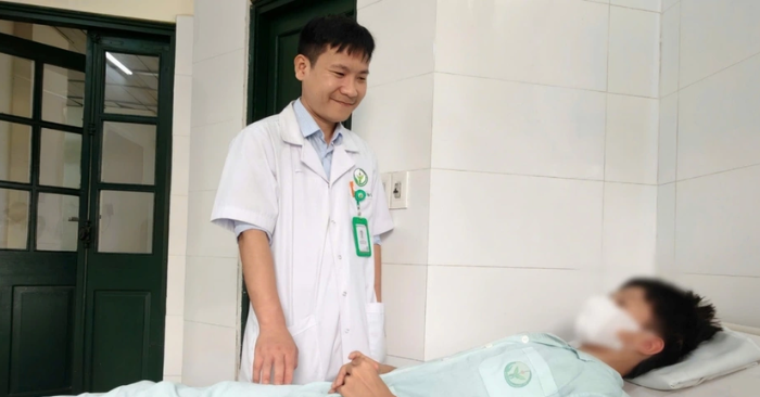 Nam sinh 12 tuổi cấp cứu vì trò đùa dại của bạn