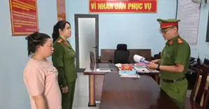 hành hung nhân viên đường sắt