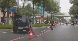 Nhường đường cho người đi bộ