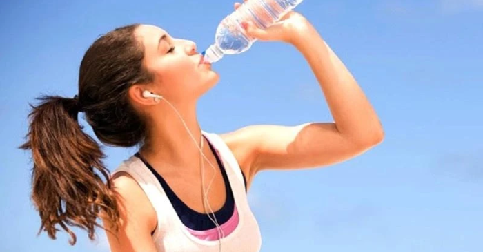 uống thật nhiều nước