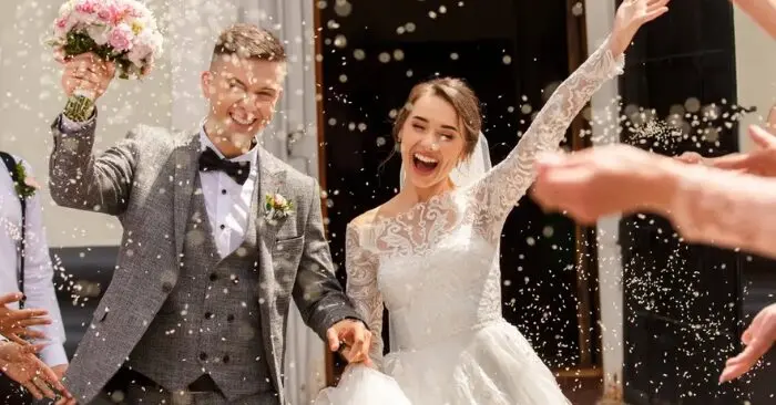 May váy cưới tại Việt Nam