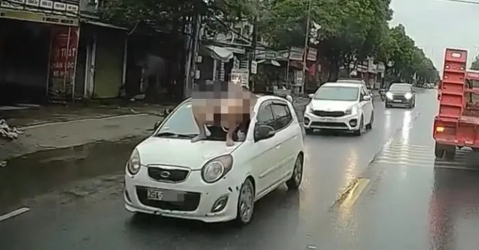 nằm trên kính chắn gió