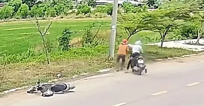 cướp dây chuyền