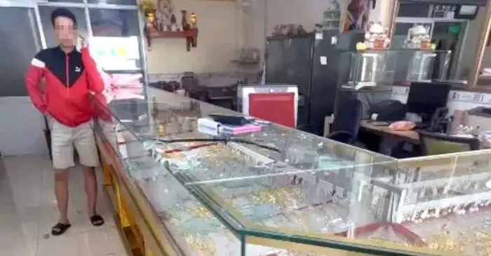 cướp tiệm vàng