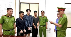đánh người ngã trước đầu ô