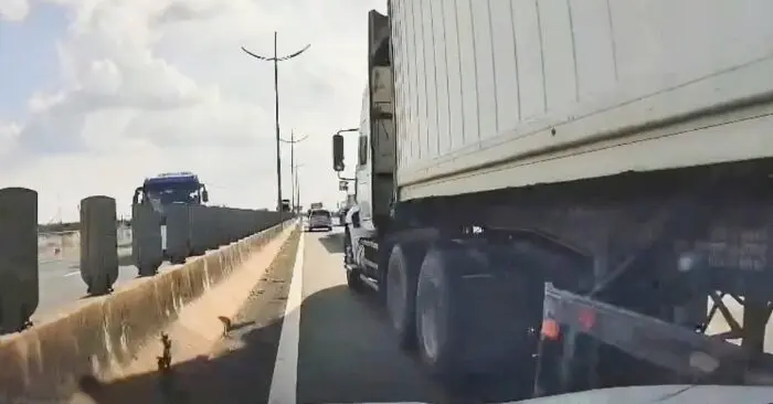 Xe đầu kéo va chạm