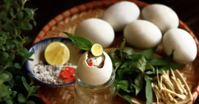 trứng vịt lộn
