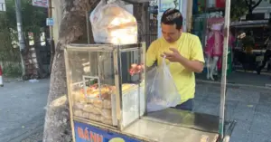 Tủ bánh mì 0 đồng ở Đà Nẵng: 10 năm giữ lời hứa với mẹ đã mất