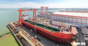Hạ thủy thành công tàu chở dầu 21.800 tấn do Việt Nam đóng