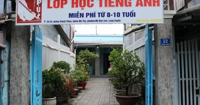 Một người miền Tây dành tiền lương mở lớp tiếng Anh miễn phí.