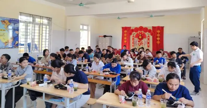 suất cơm miễn phí