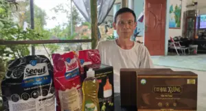 Cảnh báo chiêu trò bán thuốc không rõ nguồn gốc cho người cao tuổi, kèm quà khuyến mại để tạo lòng tin.